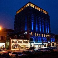 TheHolmanGrand (@theholmangrand) Twitter profile photo