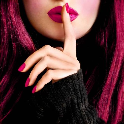 Je devoile a tout le monde vos secrets que vous essayez tant bien que mal de cacher. Qui suis-je? Je suis une garce.
