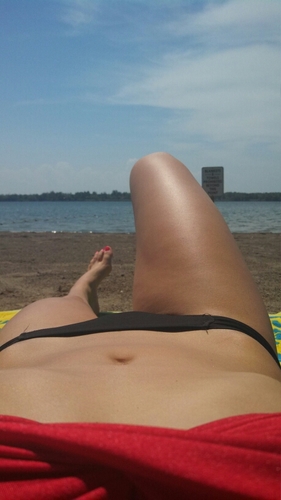 5'9. blonde. tan. avi is me! follow me :)