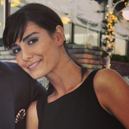 Özlem Yılmazı canından cok seviyor