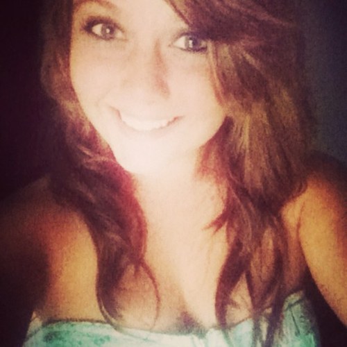 16 years of age . sophomore at Starmout High school . I follow back 