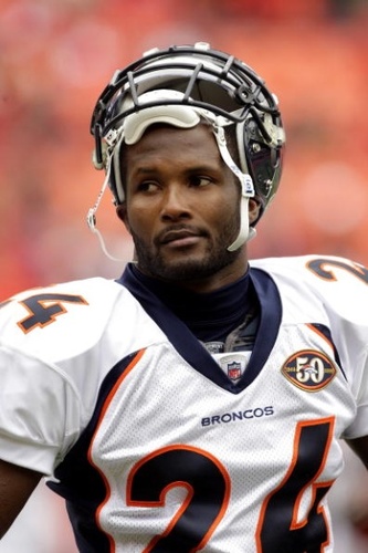 #TeamOldAssNigga  Champ Bailey here AKA the best Corner in the league here! can't get a ball by me! #Broncos follow me