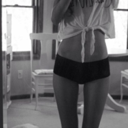 lovelyyetlonley's profile picture. 