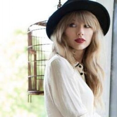 Taylor Swift 22 Redholyground Twitter