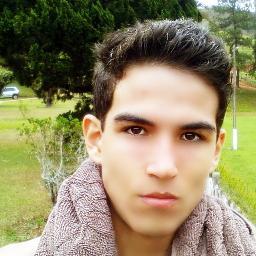 Sou modelo,pratico muito esportes,toco violão,adoro compor nas horas vagas......