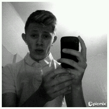 I'm me don't like me don't follow me !!! My NEW account