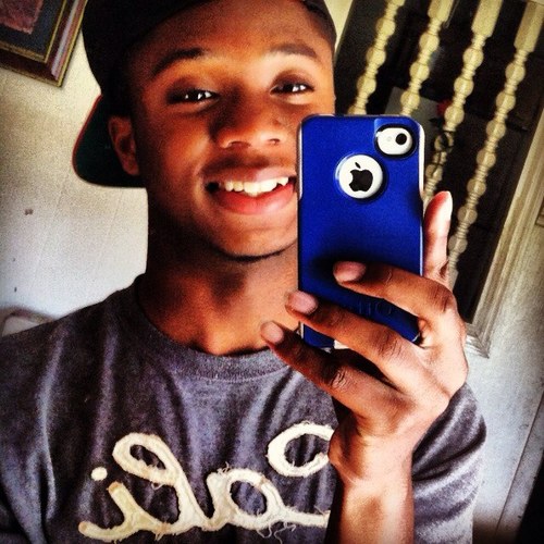 Nike_Taylorr's profile picture. Why would you wanna be known as that kid thats always depressed. Better put on a smile and mask that shizzz.