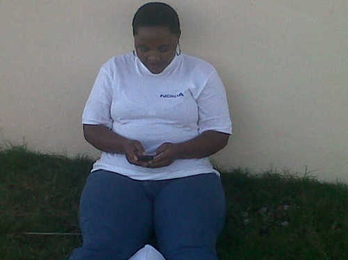 Ndingumtu obathanda kakhulu abantu nobahloniphayo nothanda ukuhleka kakhulu, kodwa ongathandi kugezelwa. Ndisoloko ndikhona for ukucebisa xa kukhona ofuna icebo