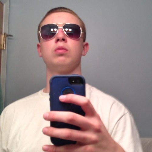 Former Account: @Gucci___Tweets I'm looking for the perfect twifey, so hmu! Please DM me! TWIFEY WANTED #Single