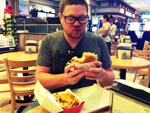 TheInsideKids's profile picture. A mish-mosh of contradicting interests.