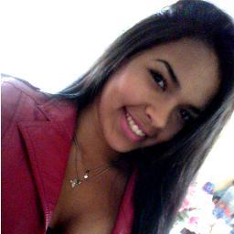 Aquela que Admira um belo Sorriso, Que ama um olhar Sincero , E que Acima De Tudo Procura  a Felicidade. o resto você quem descobre.