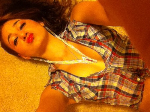 #TeamBisexual ! Idgaf About A Bio . But Follow Me !!!! And Im Single So Fwm.!! ❤