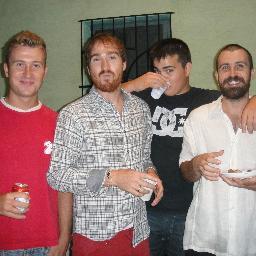 pvinaroz's profile picture. Hijo mío, la felicidad está hecha de pequeñas cosas: Un pequeño yate, una pequeña mansión, una pequeña fortuna… Groucho Marx.