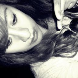 Me gusta el rock  y la Musica Pop soy BRUTALMENTE HONESTA AMO LA VIDA ♥