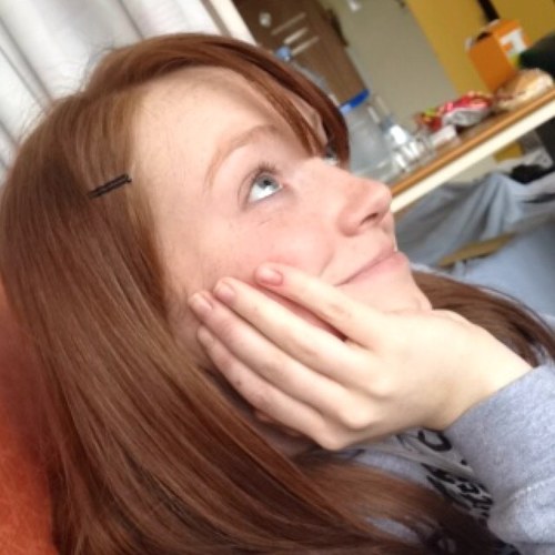 Emi_llyyy's profile picture. Life's too short to wait for things that may not happen! Live your life :)