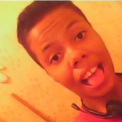 Sou Lésbica! Amo Praia,Música eletrônica,Rap.. ;)