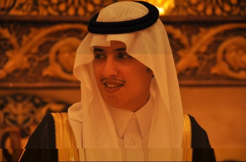 عندما تتنازل عن كرامتك يحتقرك كثير من البشر................ خبير في تحليل شخصيات البشر عن طريق الكتابة بخط اليد