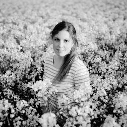 Reportage creative photography from weddings to maternity and lifestyle shoots...Loving life back in Devon and working in the South West, London and beyond!