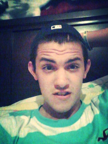 Hey I am 17 years young and I love sports, Im outgoing , and fun to be around. Hmu to know more. (: #TeamFollowBack