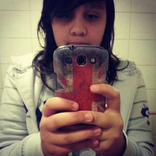 Follow - me on Instagram http://t.co/MAmKhv7Gxk            This is my life : 1D ♥