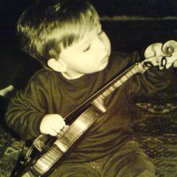 Digital marketer, musician, linguist, optimist, pyjama enthusiast. European citizen.