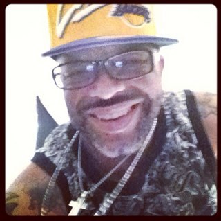 Hey Twitties Follow Me and i'll Follow u,if Ur real!I'm real 2,U got love 4 me ,I got love 4 U,I cant judge U without judgin myself,cant hate U & me lol