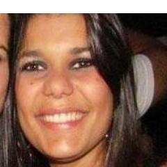 Menina que adora futebol e zuar com as amigas!