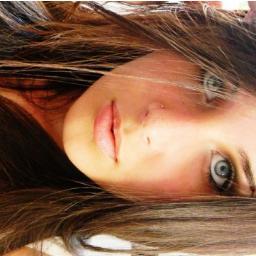 IsabellyPyerri's profile picture. Carioca, germiniana, 20 anos, adoro música, sair com os amigos, dar boas risadas e estou no tt para falar a verdade. Sigam-me os bons (;