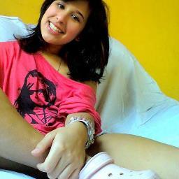 • 'Biografia {?}
Fala sério! Como vou resumir minha
vida aki no twitter? Follow-me e tente descobrir (;