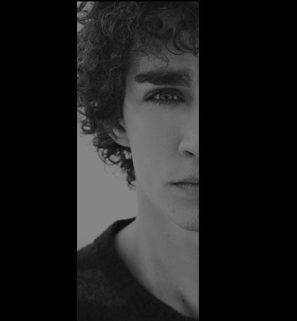 Meu apelido é Sorriso,pois falam que tenho um lindo sorriso,e adoro fazer as pessoas rirem.
Meu facebook: http://t.co/cT1fxPPK