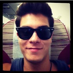 vitorialuzia10's profile picture. 