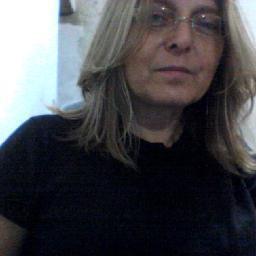 Vegetariana, atéia, gosto de  motos, gosto de rock, amo os animais
