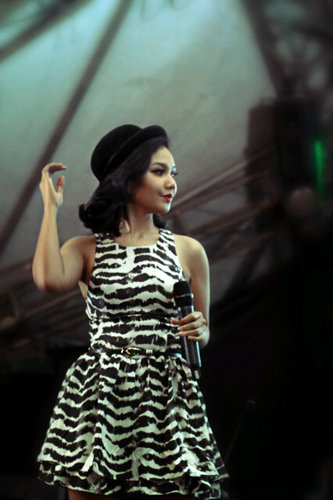 Lanithebees's profile picture. Hadir untuk berdendang di senja mu~» Cp :  Pin BB: 53817314 e: lanieleonora@gmail.com