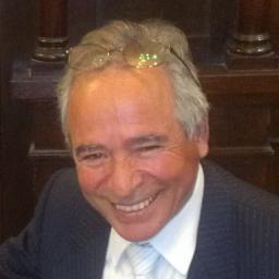 Licenciado en Ciencias Políticas y Relaciones Internacionales.
Ex-docente de la Universidad del Salvador.
Director de Megabaires.
Autor: Democracia Directa