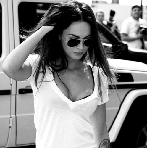 SHE IS SEXY,FIRE,WILD,YOUNG AND FREE