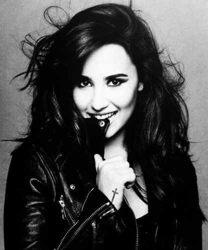 DEMI PHONED ME 29/05/13 FOR RADIO1 STARCALLER. She is a warrior. @ddlovato we love you. personal @fruddiee