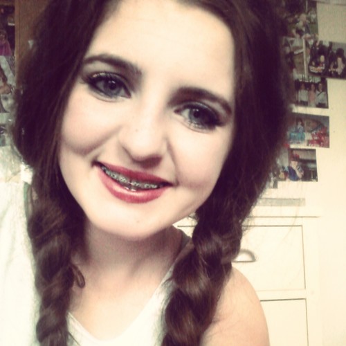 i like one direction,little mix,harry potter and a few youtubers. alfie,marcus,sam,dan,phil,caspar,tom,joe,zoe and louiseee