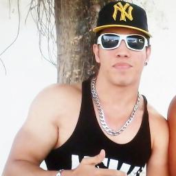 Tenho 20 anos, Leonino, Flamenguista *-*, brincalhão, quer saber mas sobre mim, Follow - me. *-*
