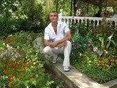 Кто не доволен тем, что имеет, тот не был бы доволен и тем, что хотел бы иметь