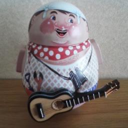 UkuleleWeeble's profile picture. I wear flat caps, drink tea and play the ukulele. I'll play my ukulele for free... but you can pay me to stop ;-) 
Checkout our radio tweets too @BobBirchRadio