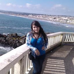 Lovatic, Directioner, Parawhore & Twilighter ♥ 
Amo la música, el baile y leer :)