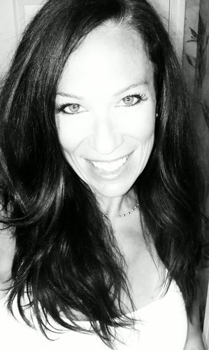 CrossFit level 1 trainer, lover of fashion, decorating, magazines, traveling, crossfit, yoga, hiking, the beach, my kids, and great friends.