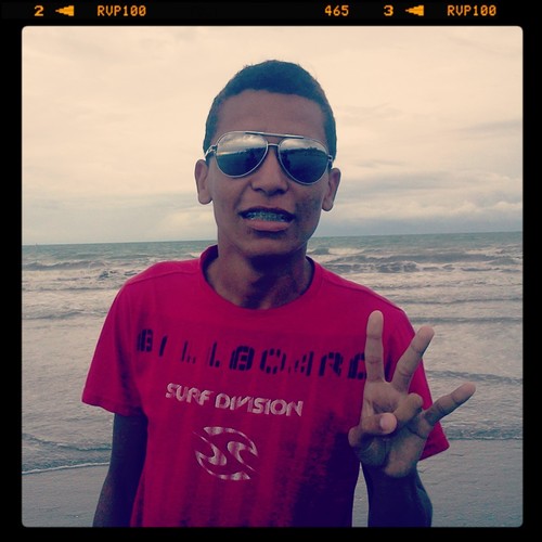 C U I D A D O , O Mundo Dar Voltas Hoje Você Brinca Amanhã Você É O Brinquedo ♪http://t.co/mdJS6CSl Iaê Qual Vai Ser ?