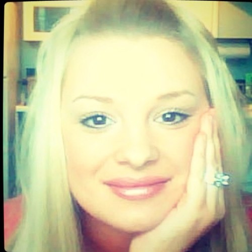 Just a wife, livin' a life ☀