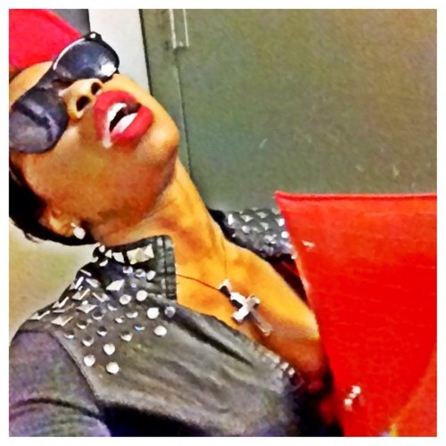 NEW AND UPCOMING R&B SINGER ..... MIA ✊305 HUMBLE POSITVE READY FOR THE #MIAMILITES #TRIPLEG