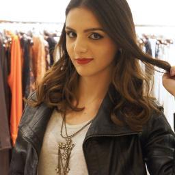 Fashion addicted, blogueira de moda, engenheira civil, casada, filha, amiga...
Conheçam mais em: http://t.co/HXnm3VDy

Instagram: @anacallefi