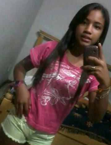 wastapp : 5502299759058       ' Uma menina ironica , educada , simpatica .'!         Twiter official @MayraManhaes1      segue ai .