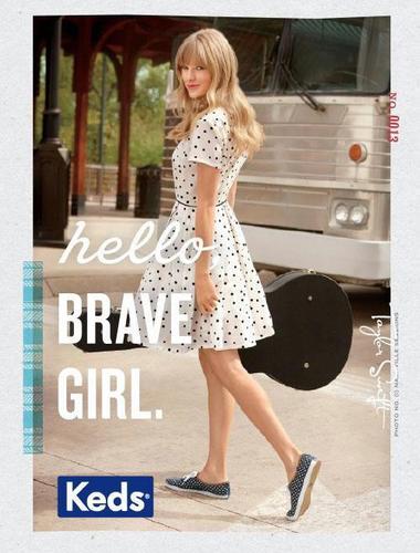 We share a lots of pict about dress that taylor's wear.