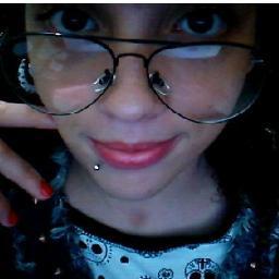 Dizem que sou louco,por pensar assim
Se eu sou muito louco,por eu ser feliz
Mas louco é quem me diz,que não é feliz
EU SOU FELIZ (8