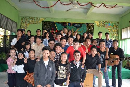 Bevy of cute kids,pretty and handsome.this is a CRAZY class!!\m/